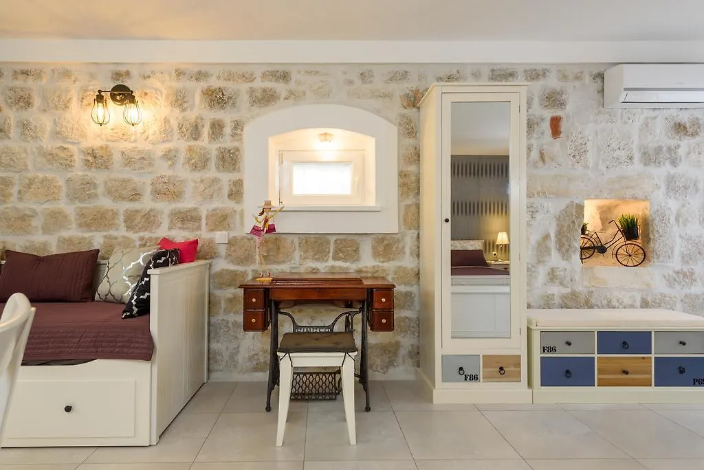 Studio Tironi 2 -Sonja Apartment Trogir
